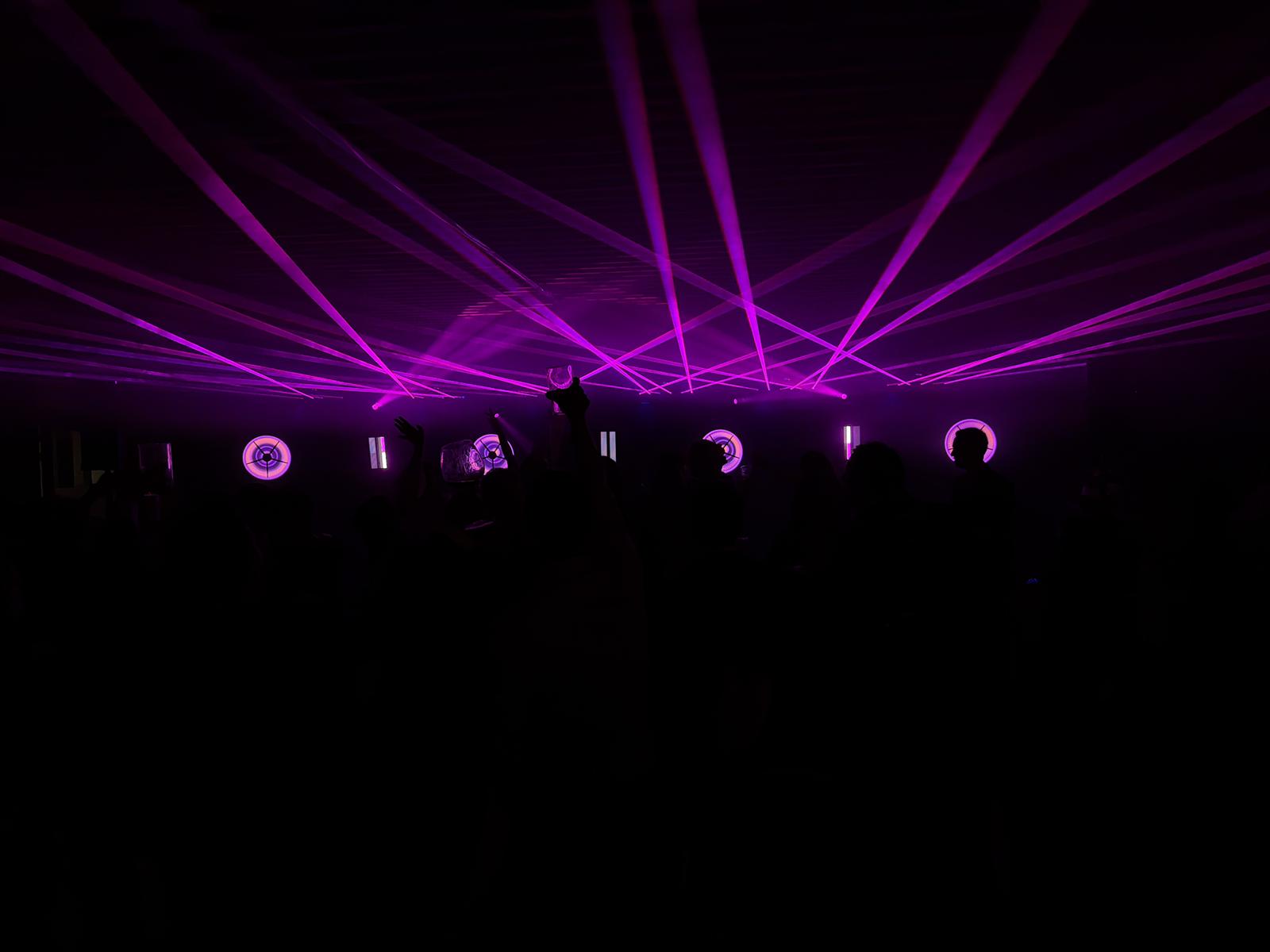 Diseño de iluminación con Showtec Goliath