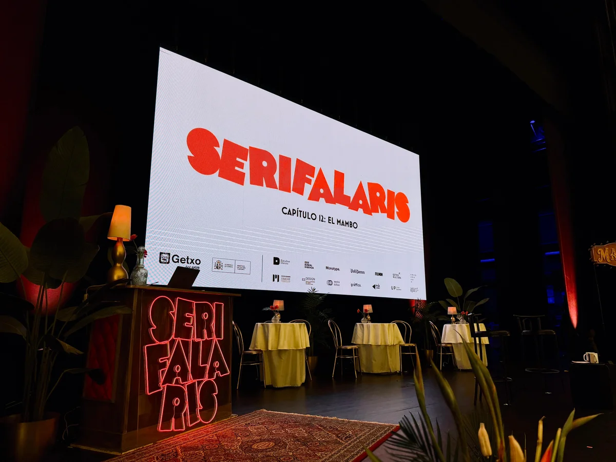 Montaje de pantalla LED de Sonido Norte en el festival Serifalaris
