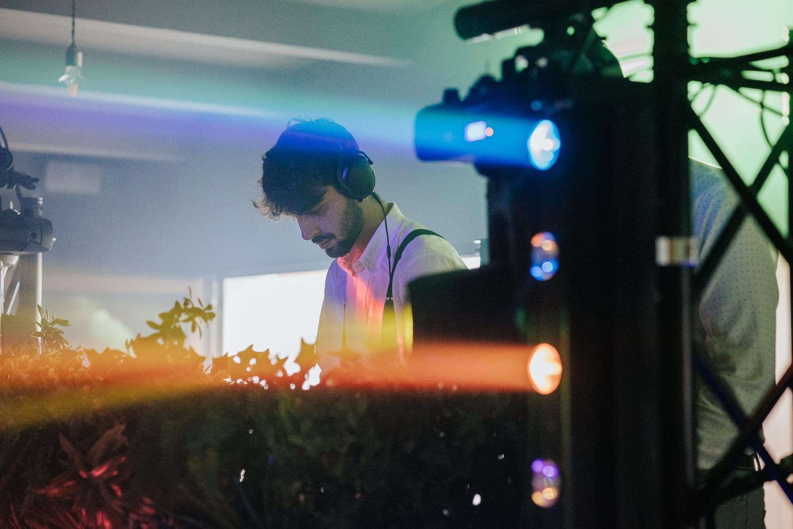 Errores al contratar DJ para una boda en Cantabria