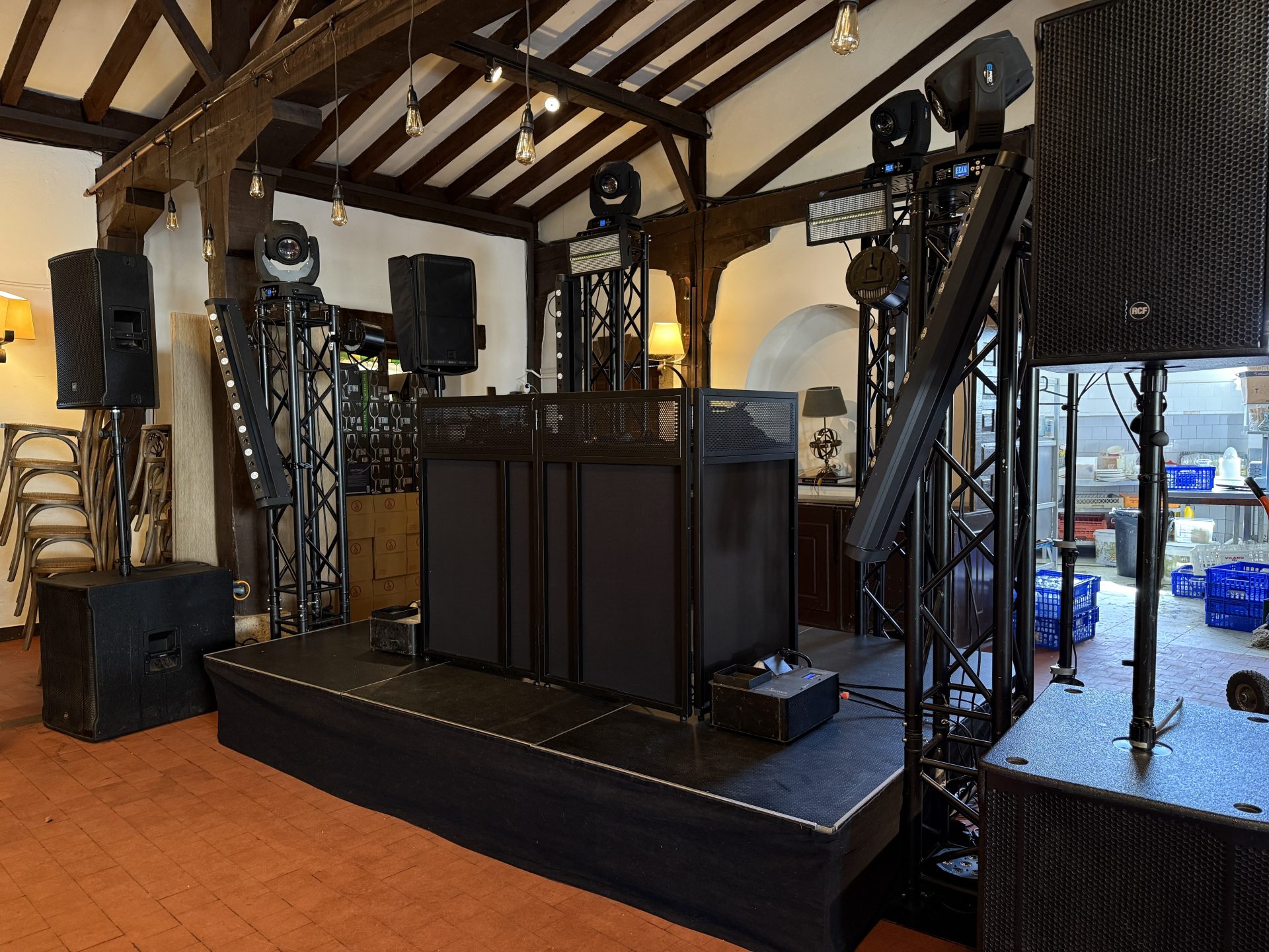 Cómo elegir el equipo de sonido perfecto para tu boda
