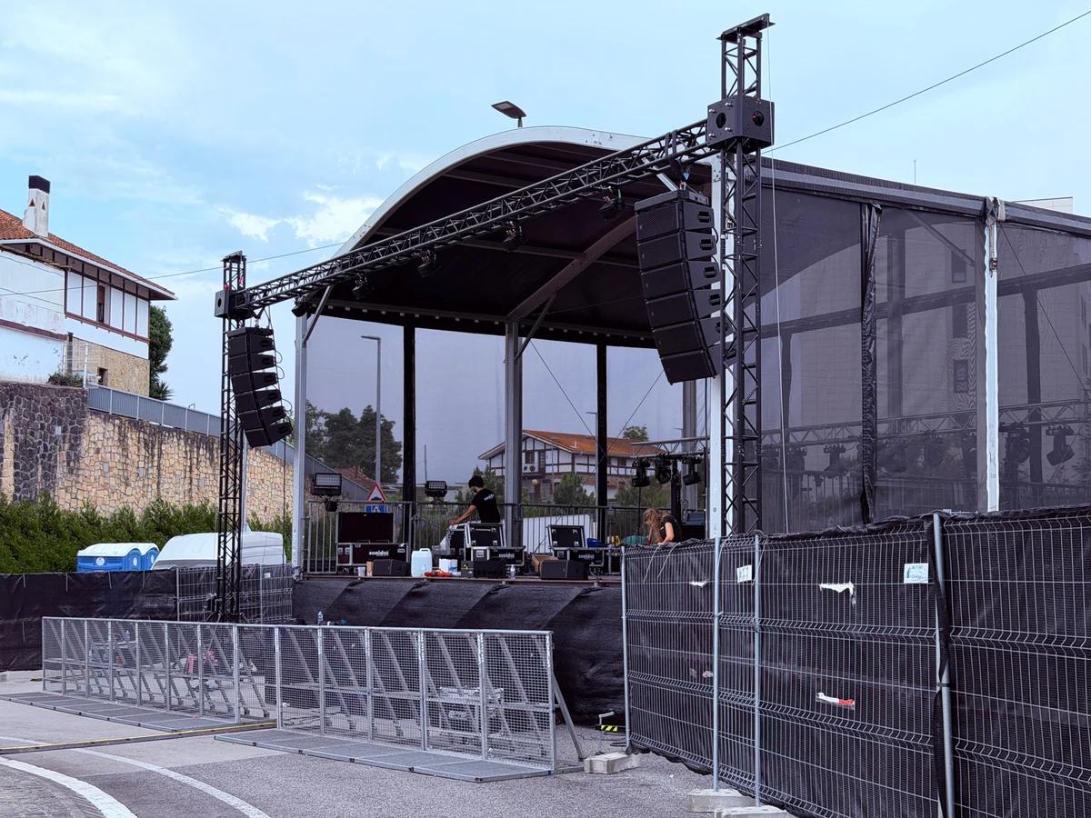 Ground support para escenario en Leioa montado por Sonido Norte