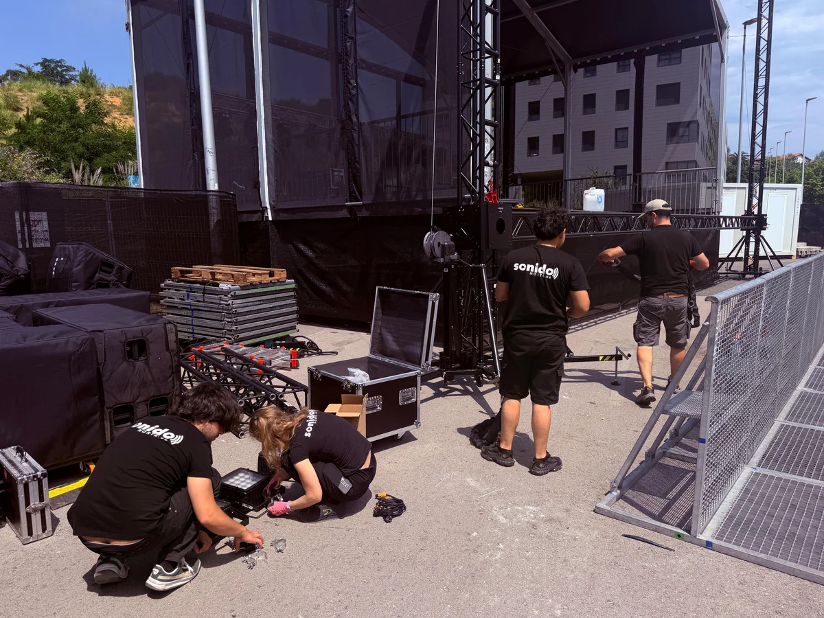 Montando line array RCF TT+ Audio en Leioa